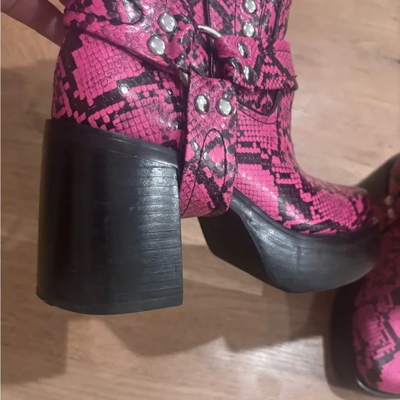 Pink Snakeskin Studded Platform Ankle Boots Chunky Heel. + size 8 - Picture 3 of 11